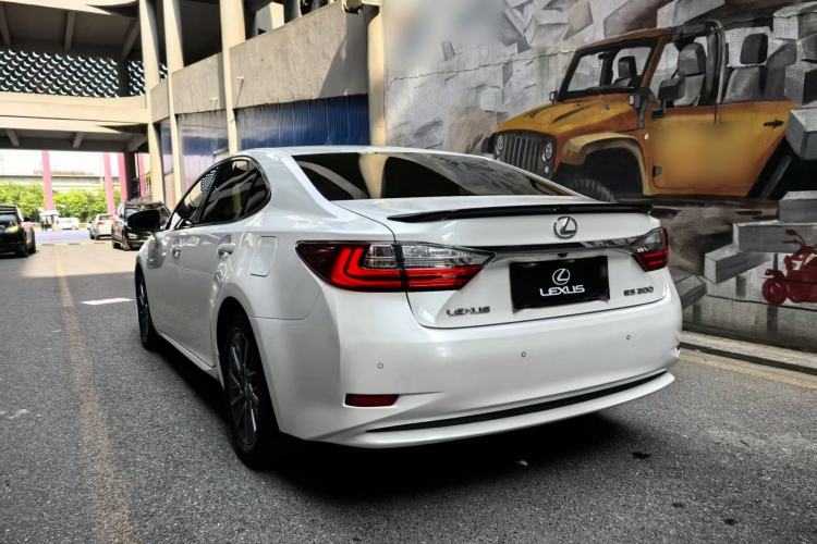 Used Lexus ES 2017 200 30th Anniversary Edition Exterior 4