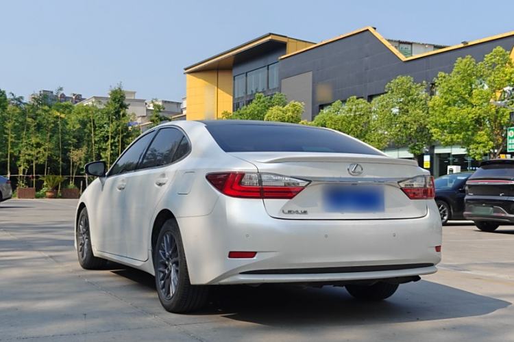 Used Lexus ES 2017 200 30th Anniversary Edition Exterior 4
