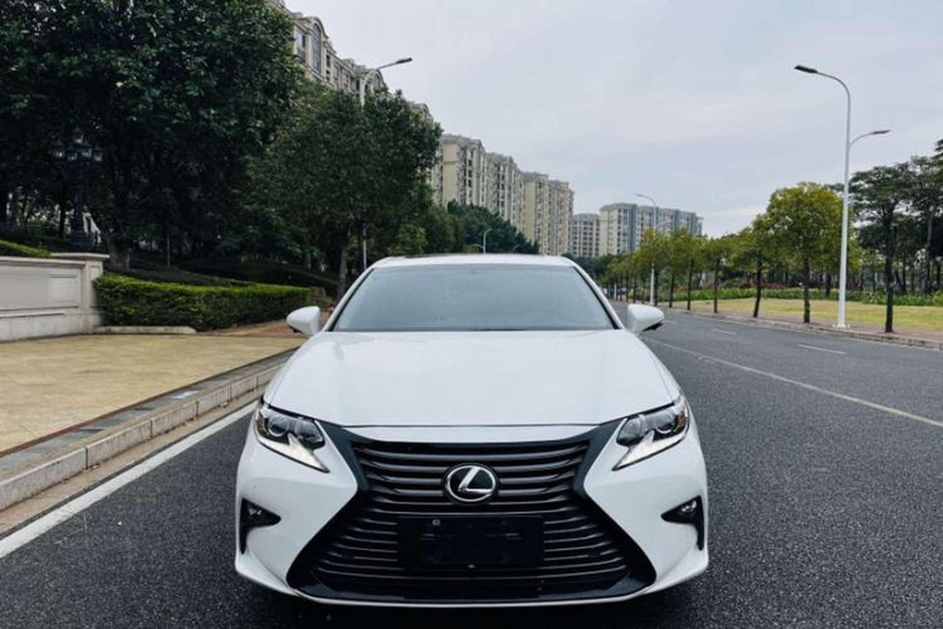 Used Lexus ES 2017 200 30th Anniversary Edition Exterior 4