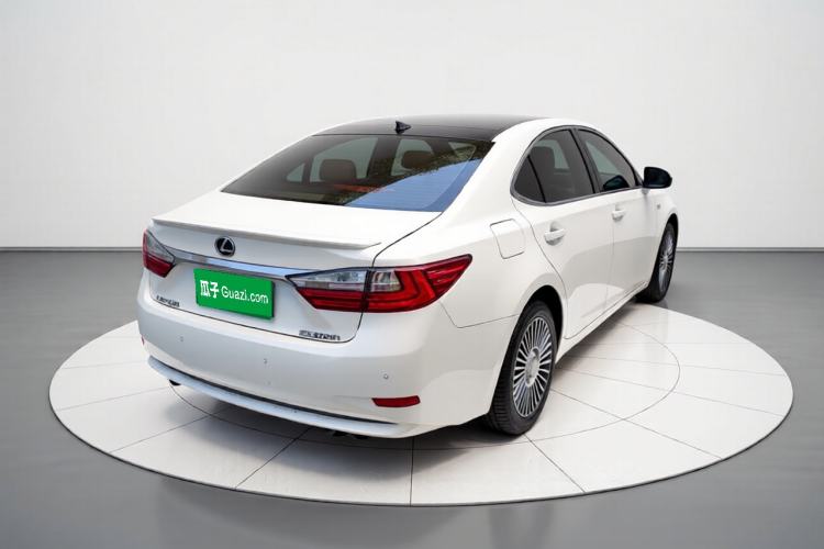 Used Lexus ES 2017 300h Mark Levinson Comfort Edition Exterior 5