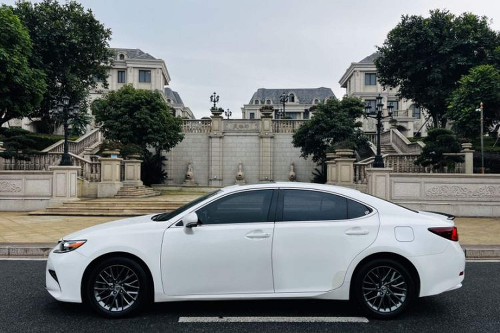 Used Lexus ES 2017 200 30th Anniversary Edition Exterior 5