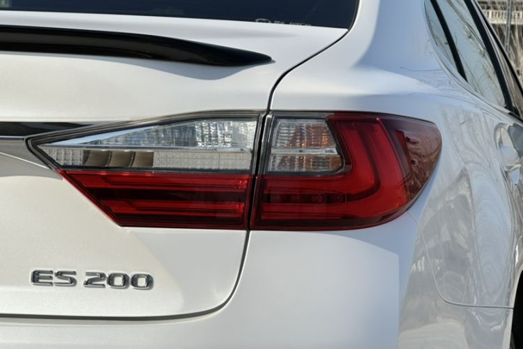 Used Lexus ES 2017 200 30th Anniversary Edition Exterior 7