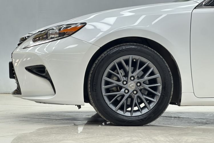 Used Lexus ES 2017 200 30th Anniversary Edition Exterior 8