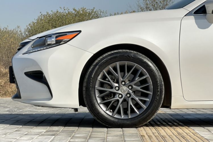 Used Lexus ES 2017 200 30th Anniversary Edition Exterior 9