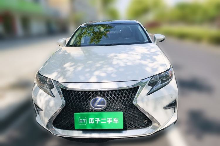 Used Lexus ES 2017 300h Mark Levinson Comfort Edition Front