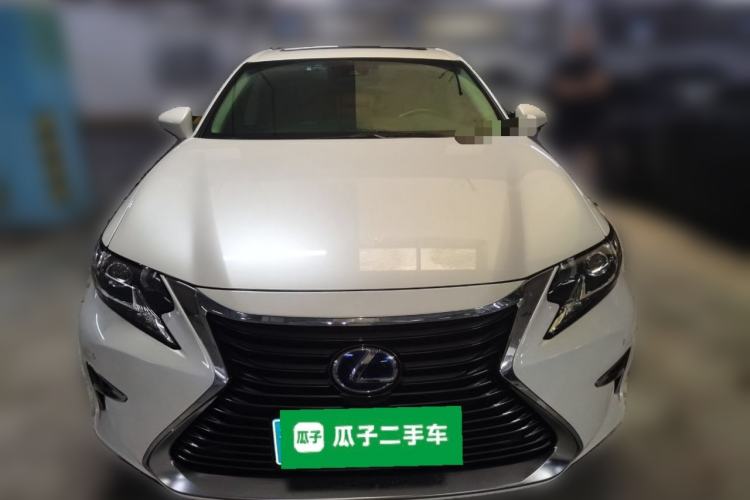 Used Lexus ES 2017 300h Mark Levinson Comfort Edition Front