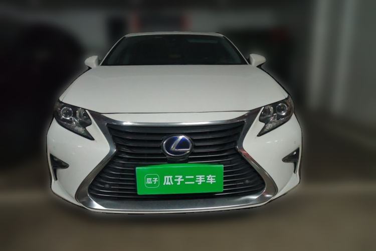 Used Lexus ES 2017 300h Mark Levinson Comfort Edition Front