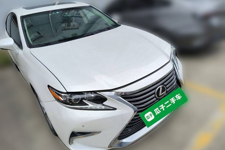 Used Lexus ES 2017 200 30th Anniversary Edition Front Right 45 Deg