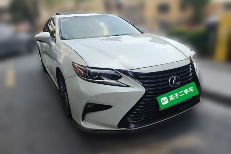 Used Lexus ES 2017 200 30th Anniversary Edition Front Right 45 Deg