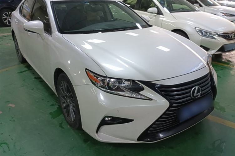 Used Lexus ES 2017 200 30th Anniversary Edition Front Right 45 Deg