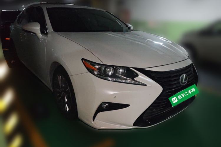 Used Lexus ES 2017 200 30th Anniversary Edition Front Right 45 Deg