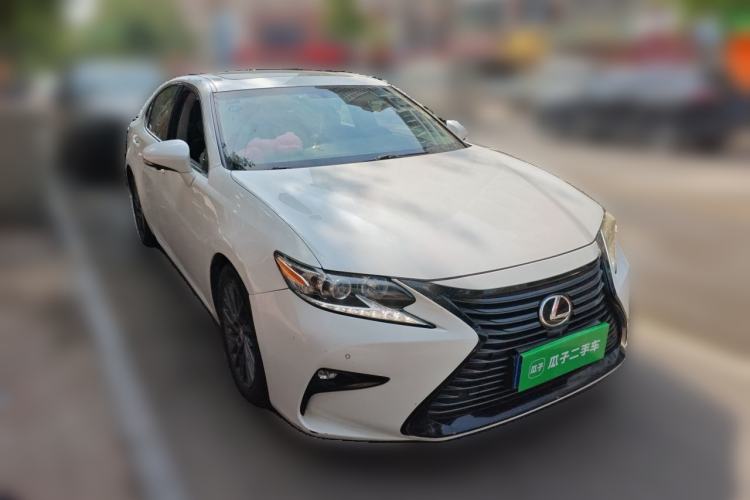 Used Lexus ES 2017 200 30th Anniversary Edition Front Right 45 Deg
