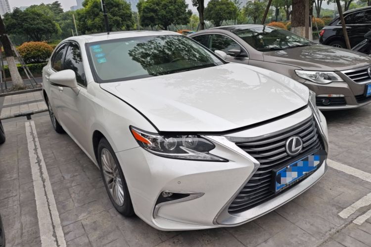 Used Lexus ES 2017 200 30th Anniversary Edition Front Right 45 Deg