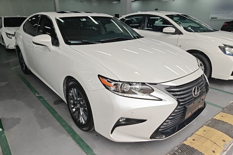 Used Lexus ES 2017 200 30th Anniversary Edition Front Right 45 Deg