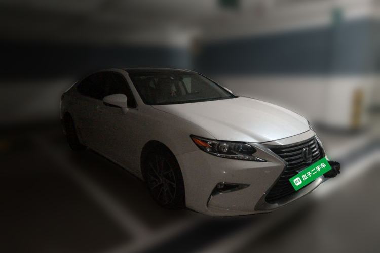 Used Lexus ES 2017 250 Mark Levinson Luxury Edition Front Right 45 Deg