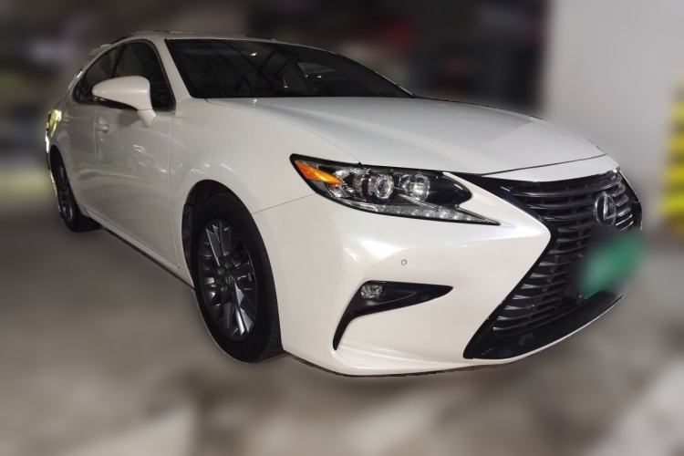 Used Lexus ES 2017 200 30th Anniversary Edition Front Right 45 Deg