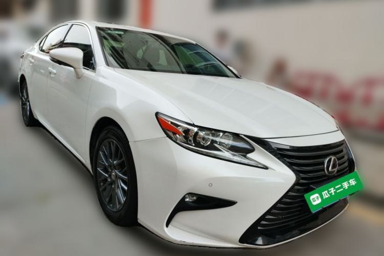 Used Lexus ES 2017 200 30th Anniversary Edition Front Right 45 Deg