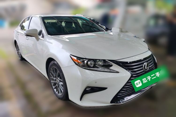 Used Lexus ES 2017 200 30th Anniversary Edition Front Right 45 Deg