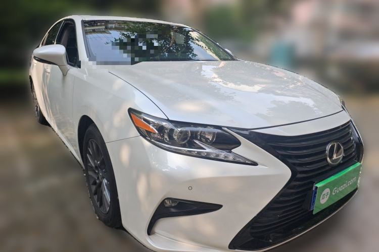 Used Lexus ES 2017 200 30th Anniversary Edition Front Right 45 Deg