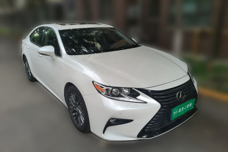 Used Lexus ES 2017 200 30th Anniversary Edition Front Right 45 Deg