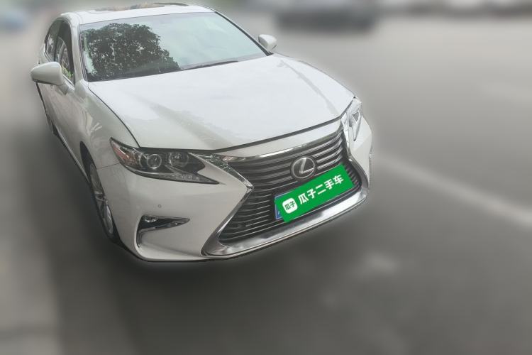 Used Lexus ES 2017 200 30th Anniversary Edition Front Right 45 Deg