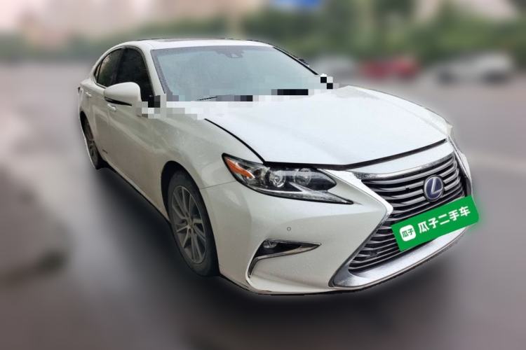 Used Lexus ES 2017 300h Mark Levinson Comfort Edition Front Right 45 Deg