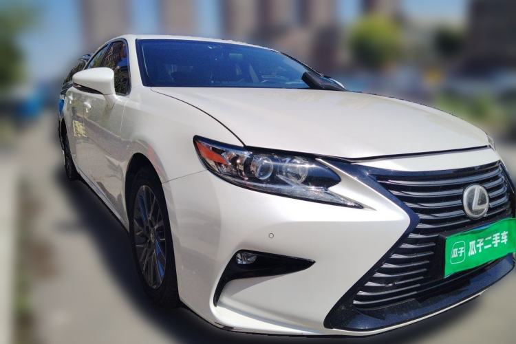 Used Lexus ES 2017 200 30th Anniversary Edition Front Right 45 Deg
