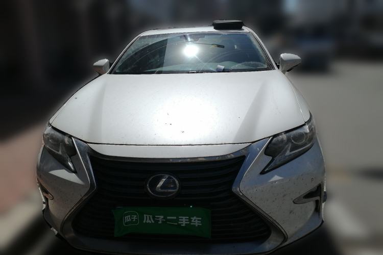Used Lexus ES 2017 300h Mark Levinson Comfort Edition Front