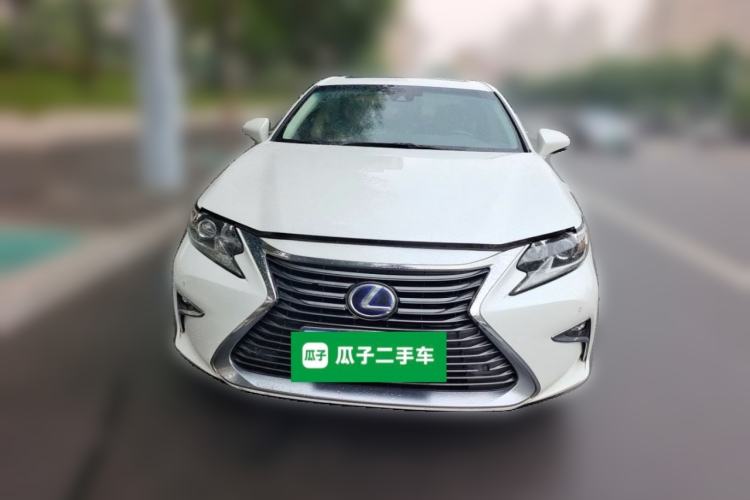 Used Lexus ES 2017 300h Mark Levinson Comfort Edition Front