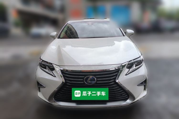 Used Lexus ES 2017 300h Mark Levinson Luxury Edition Front