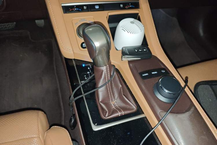 Used Lexus ES 2017 300h Mark Levinson Luxury Edition Gear Lever