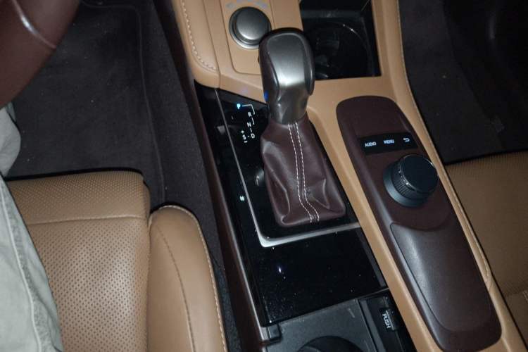 Used Lexus ES 2017 250 Mark Levinson Luxury Edition Gear Lever