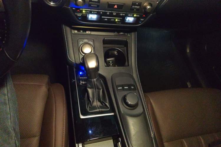 Used Lexus ES 2017 200 30th Anniversary Edition Gear Lever