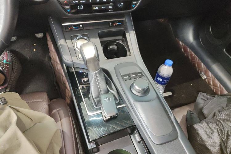 Used Lexus ES 2017 200 30th Anniversary Edition Gear Lever