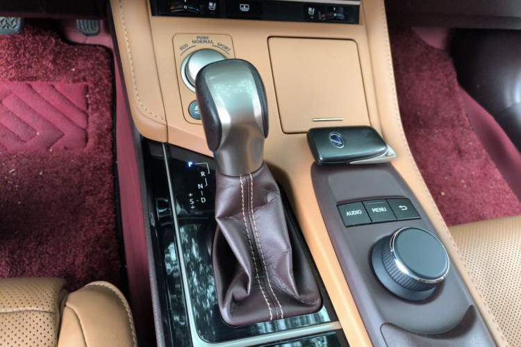 Used Lexus ES 2017 300h Mark Levinson Luxury Edition Gear Lever