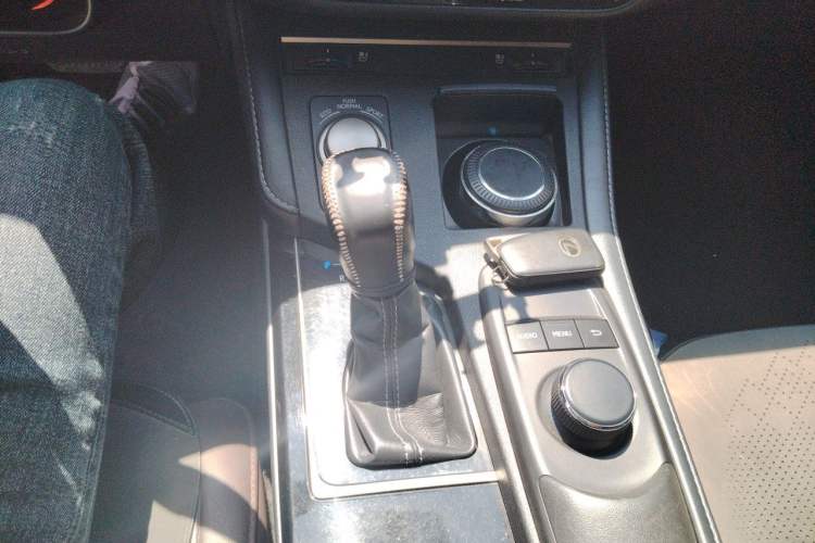 Used Lexus ES 2017 200 30th Anniversary Edition Gear Lever