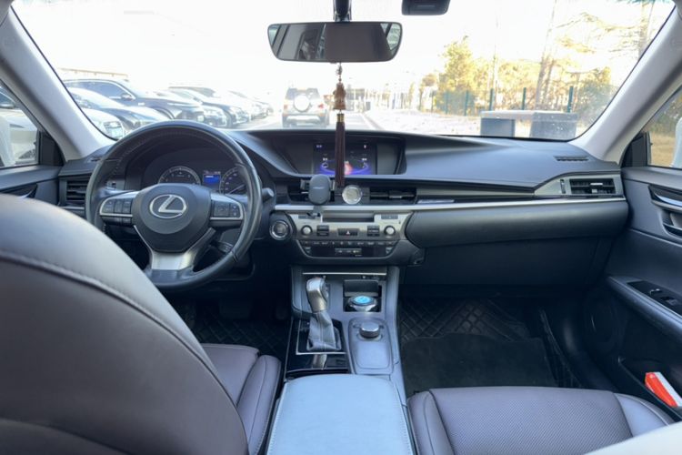 Used Lexus ES 2017 200 30th Anniversary Edition Interior 1