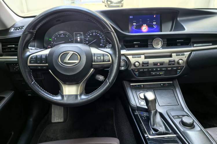 Used Lexus ES 2017 200 30th Anniversary Edition Interior 1