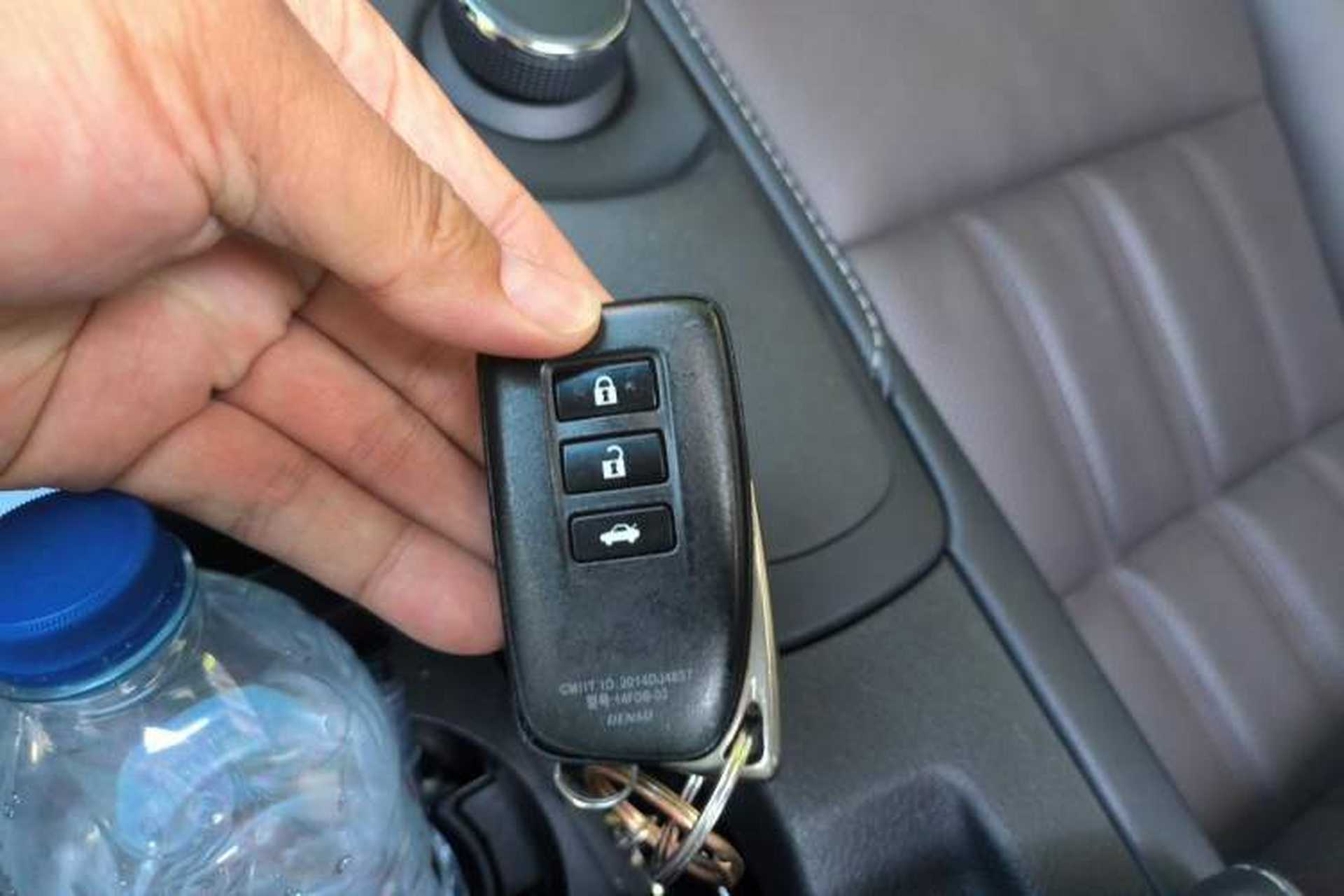 Used Lexus ES 2017 200 30th Anniversary Edition Interior 1