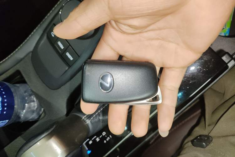 Used Lexus ES 2017 200 30th Anniversary Edition Interior 1