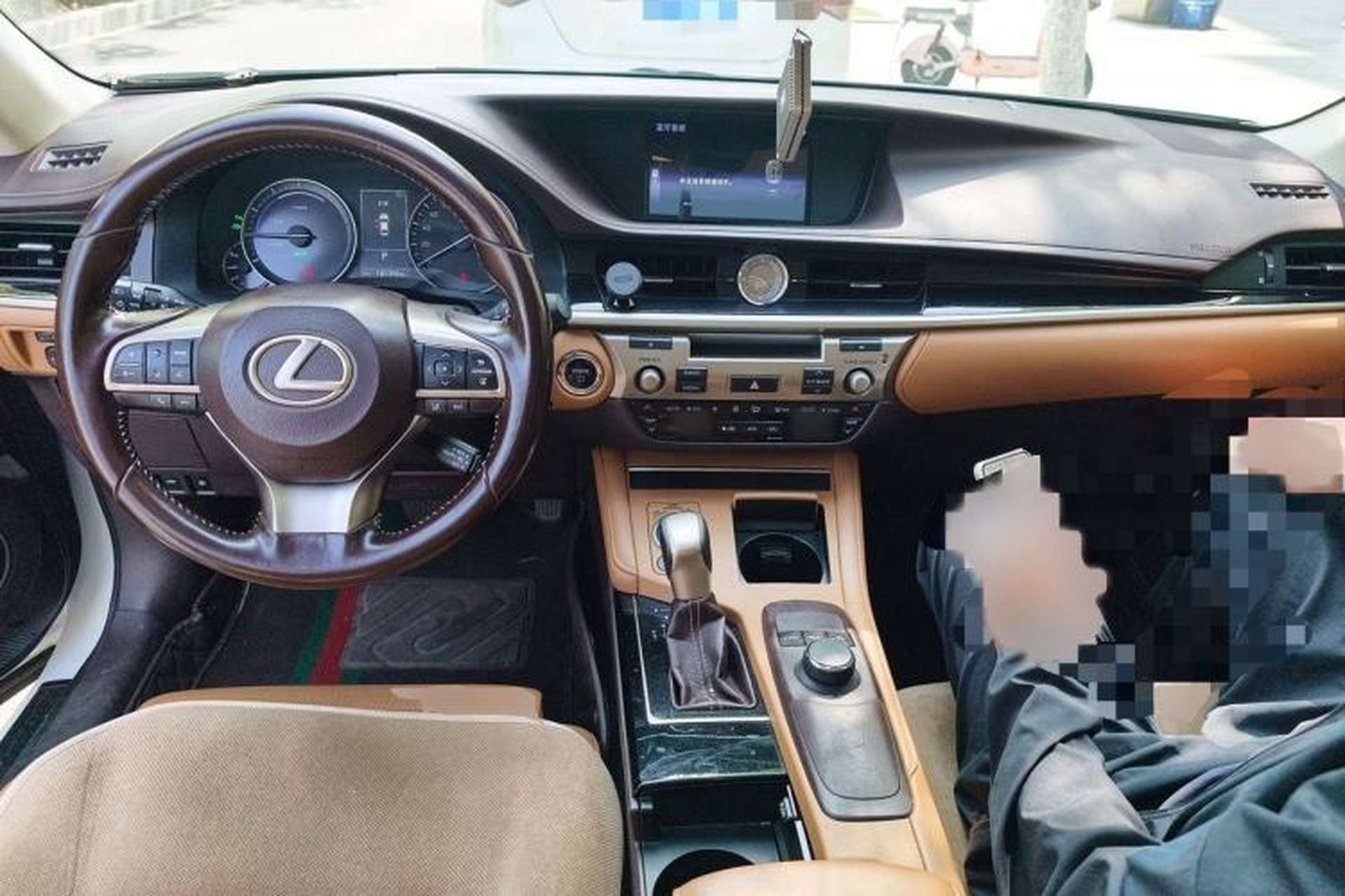 Used Lexus ES 2017 300h Mark Levinson Comfort Edition Interior 2