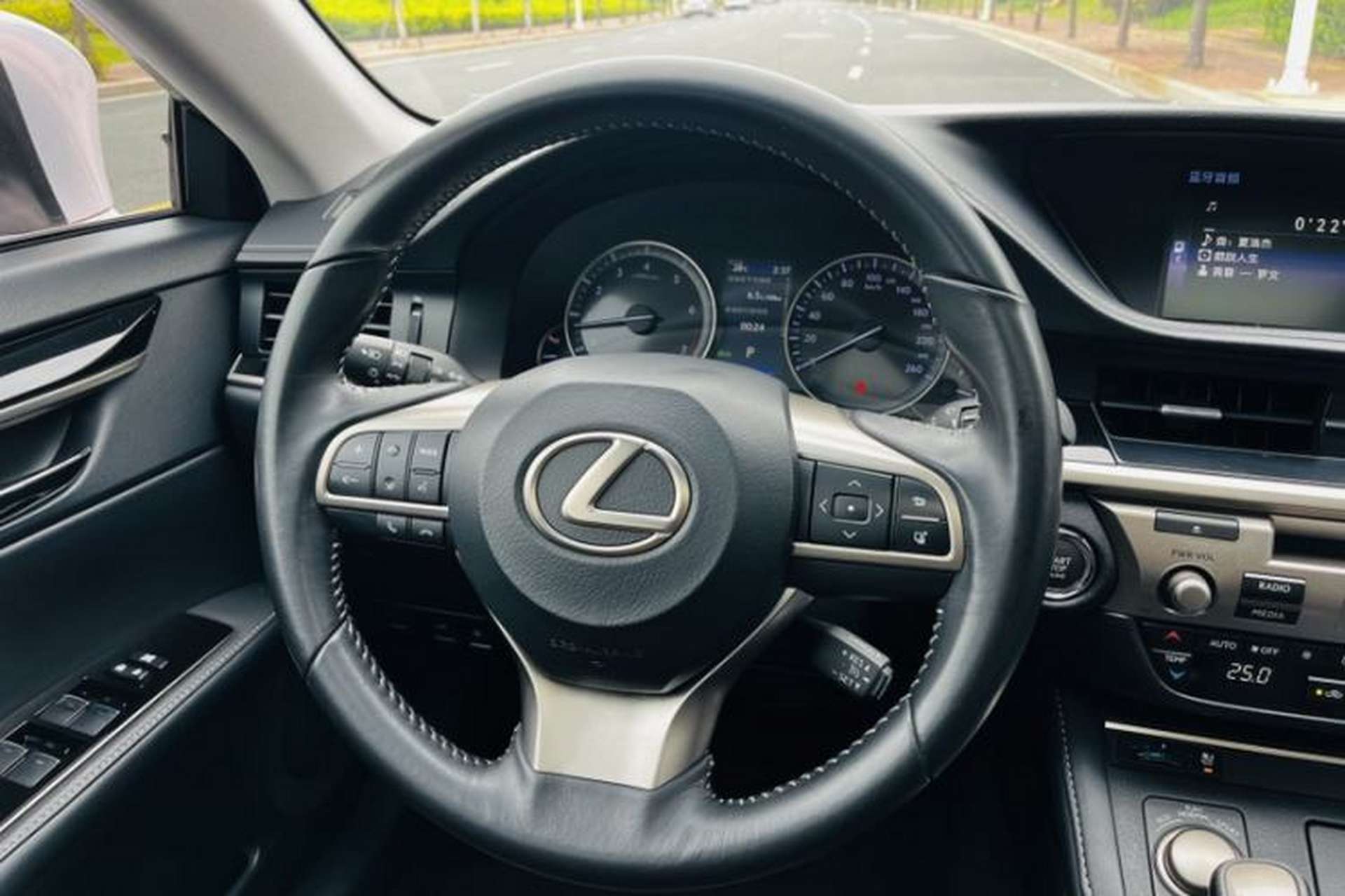 Used Lexus ES 2017 200 30th Anniversary Edition Interior 2