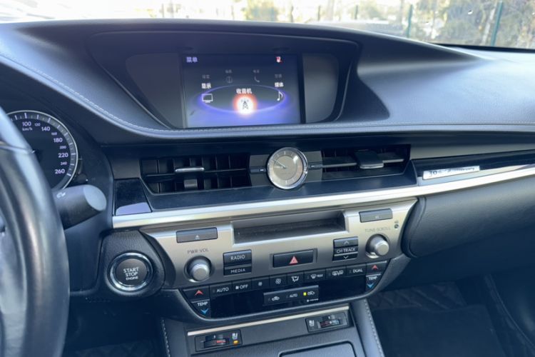 Used Lexus ES 2017 200 30th Anniversary Edition Interior 3
