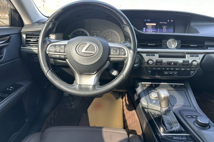 Used Lexus ES 2017 200 30th Anniversary Edition Interior 3