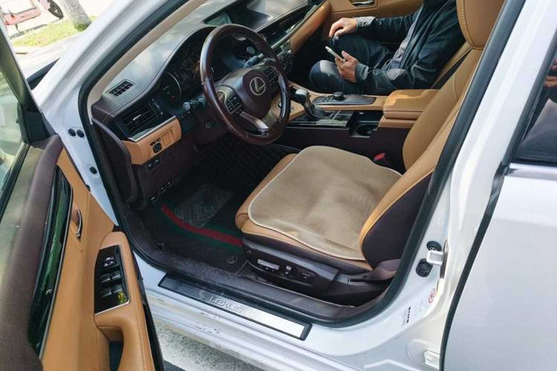 Used Lexus ES 2017 300h Mark Levinson Comfort Edition Interior 3
