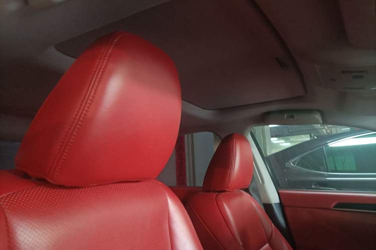 Used Lexus ES 2017 200 30th Anniversary Edition Interior 4