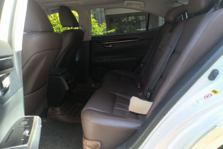 Used Lexus ES 2017 200 30th Anniversary Edition Interior 4