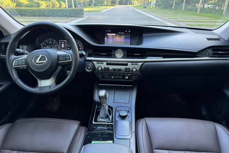 Used Lexus ES 2017 200 30th Anniversary Edition Interior 4