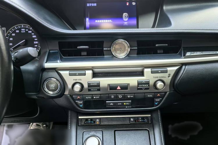 Used Lexus ES 2017 200 30th Anniversary Edition Interior 5