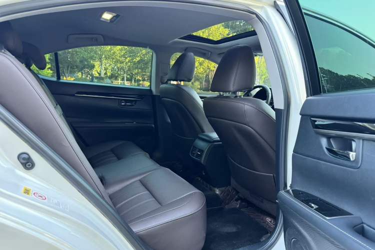 Used Lexus ES 2017 200 30th Anniversary Edition Interior 5